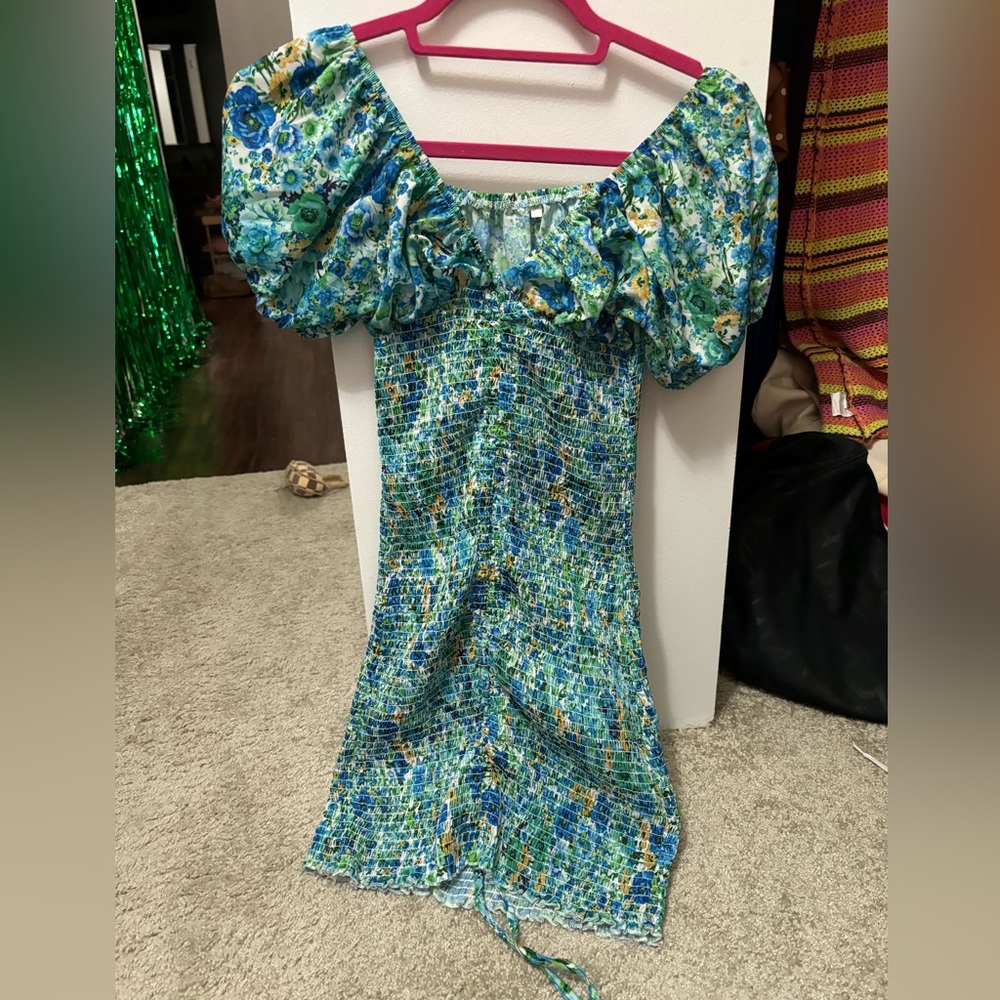 Size M dress